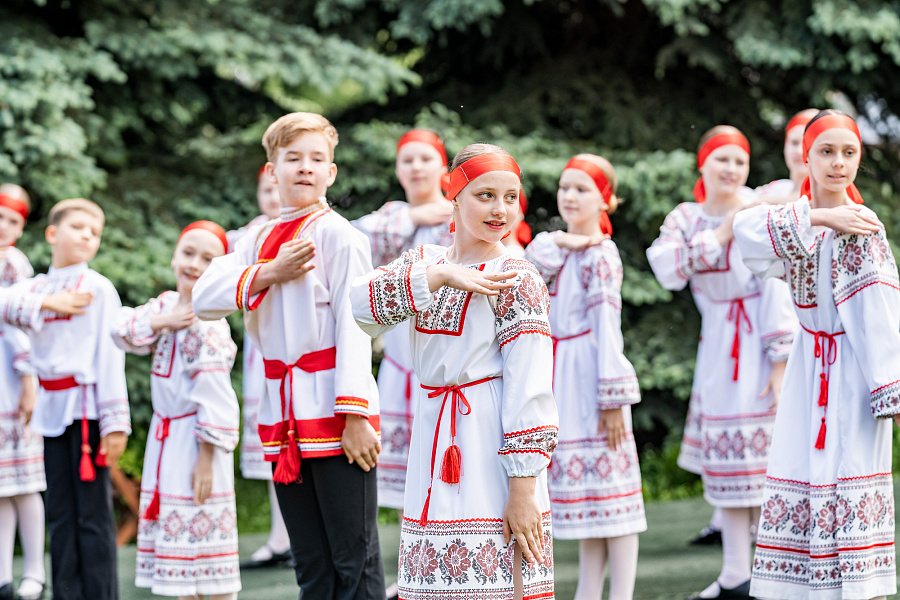 Концерт в честь праздника Троицы на территории Троицкого кафедрального собора в Подольске